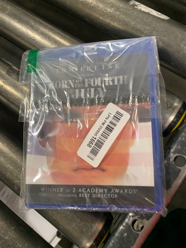 Photo 1 of Born on the Fourth of July [Blu-ray]