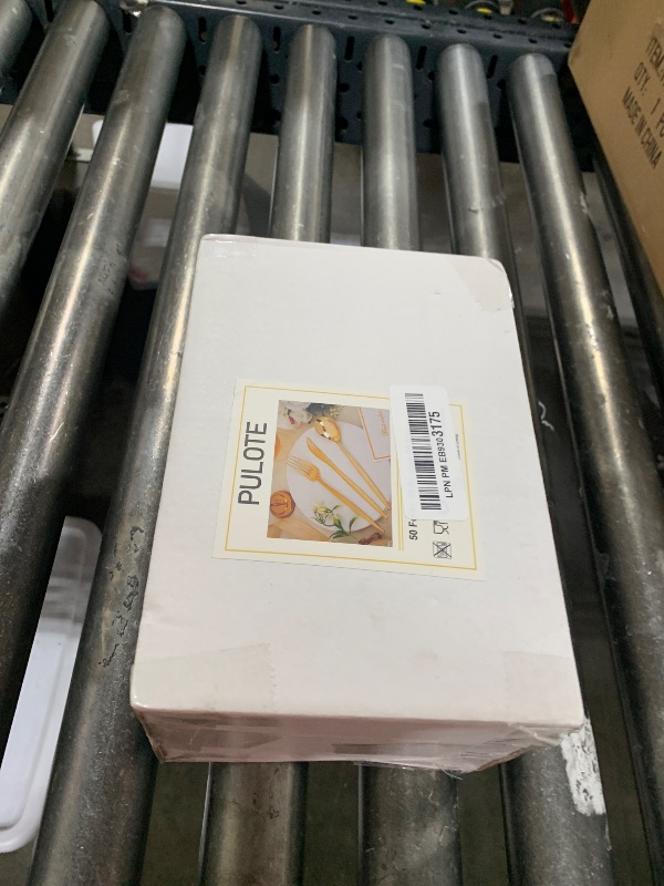 Photo 1 of PULOTE 150PCS Gold Plastic Silverware Disposable - Heavy Duty Gold Plastic Cutlery - Gold Plastic Utensils Set Include 50 Knives,50 Forks,50 Spoons for Party&Wedding