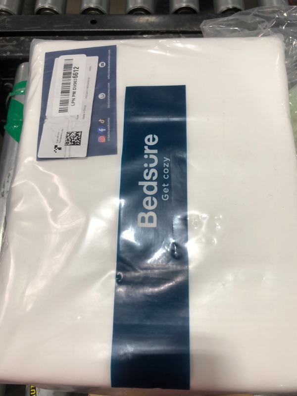 Photo 1 of Bedsure White Duvet Cover Full Size - 3 Pieces Prewashed Extra Soft Bedding Set, Includes 1 Duvet Cover 80x90 Inches with Zipper Closure & 2 Pillow Shams, Comforter Not Included