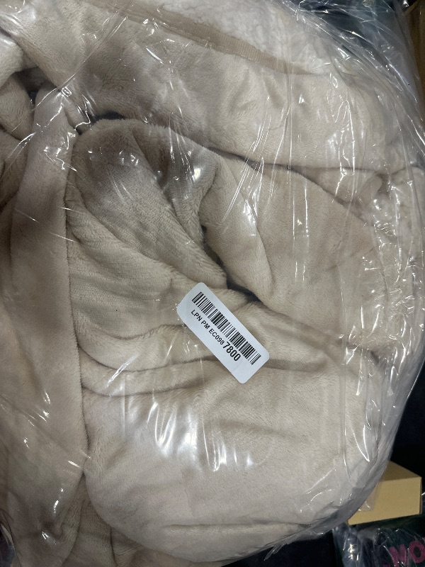 Photo 1 of Bedsure Waterproof Blanket for Bed - Sherpa Fleece Waterproof Dog Blankets for Large Dogs, Pet Blankets for Bed/Couch/Dog Crate, Soft Plush Reversible Furniture Protector, Twin Size, 80"x60", Cream