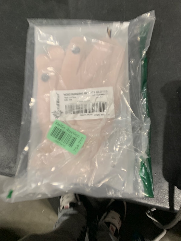 Photo 1 of gloves 