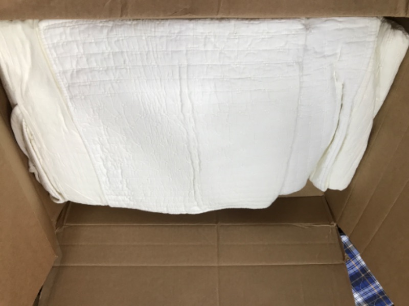 Photo 1 of EVERGRACE Cross Stitch Pre-Washed Cotton Quilt Bedding Set King Size, Oversized 3 Pieces Lightweight Bedspread Coverlet for All Season, with 2 Matching Shams, Ivory Cream,108"x96"