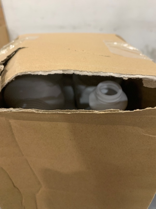 Photo 1 of 16 Oz spray bottles 7 count