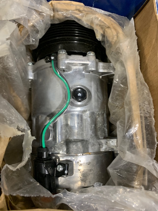 Photo 2 of Denso 471-1691 A/C Compressor