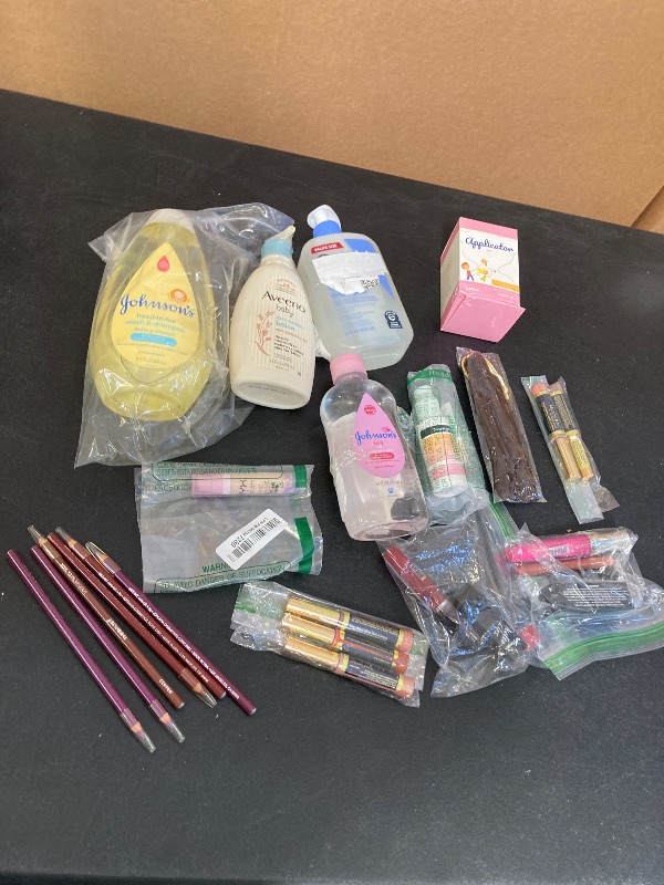 Photo 1 of Cosmetic bundle - 