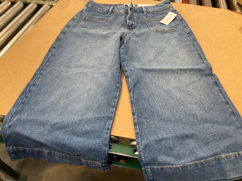 Photo 1 of  Liz Claiborne, Women Legs Capri Size 10P