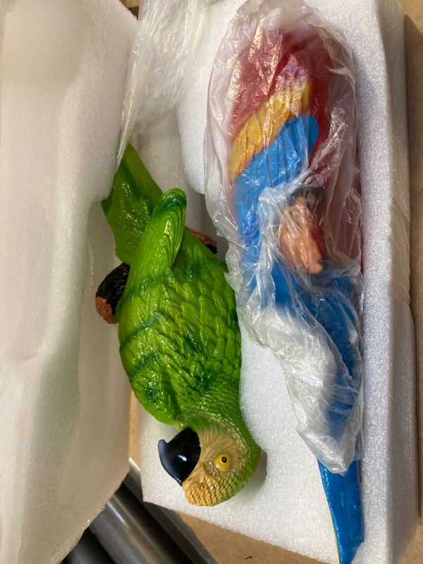 Photo 1 of 2 Pieces Parrot Decor Outdoor Tiki Bar Decorations Large Realistic Parrot Statues for Outside Lifelike Bird Sculptures Garden Patio Yard Lawn Figurines for Tropical Animal Tree Wall (Green, Red)