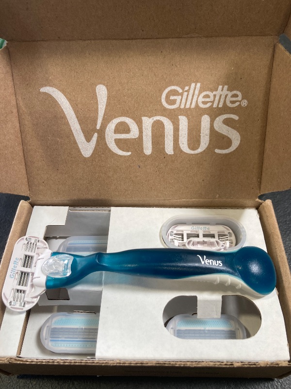 Photo 1 of Gillette Venus Smooth Women's Razor Handle + 2 Blade Refills with Soft-Grip Gel Handle