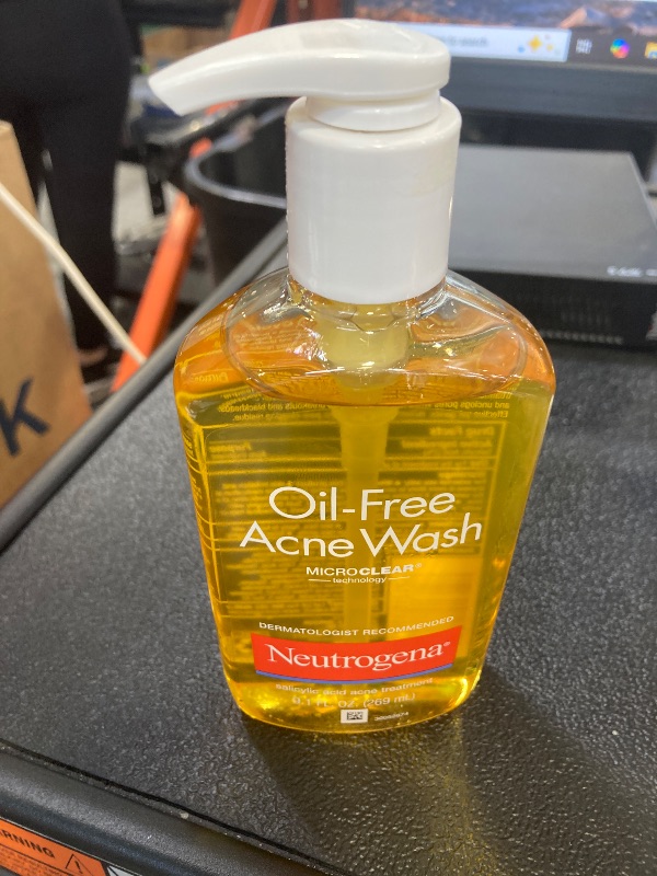 Photo 1 of Neutrogena Oil-Free Acne Fighting Face Wash, Daily Cleanser with Salicylic Acid Acne Treatment, 9.1 Fl Oz