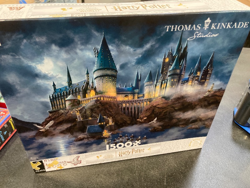 Photo 1 of Ceaco - Thomas Kinkade - Harry Potter - Hogwart's Castle - 1500 Piece Jigsaw Puzzle