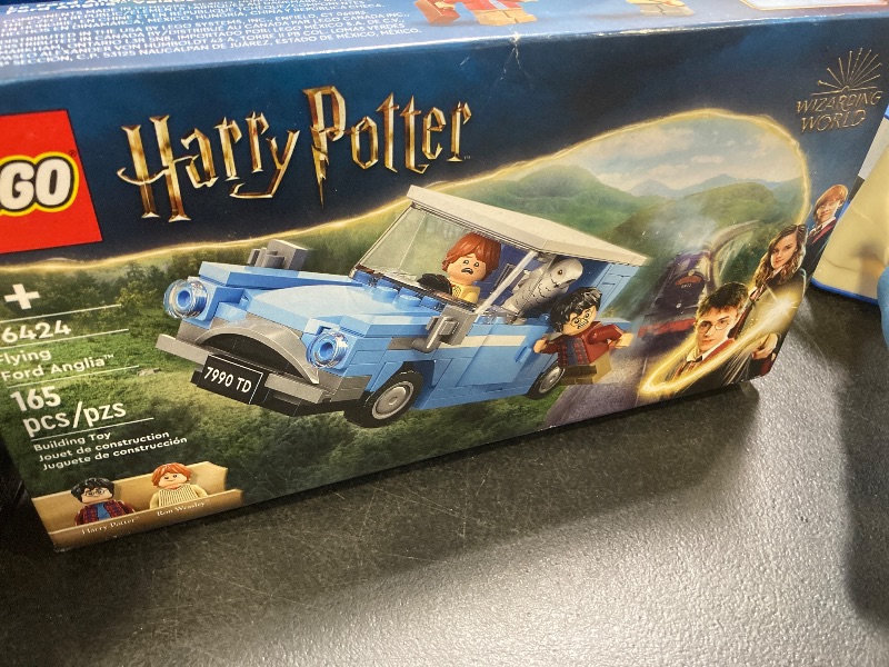 Photo 1 of LEGO Harry Potter Flying Ford Anglia, Buildable Car Toy with 2 Minifigures for Role Play, Fantasy Playset for Kids, Harry Potter Car, Gift for Boys, Girls and Any Fan Ages 7 and Up, 76424
