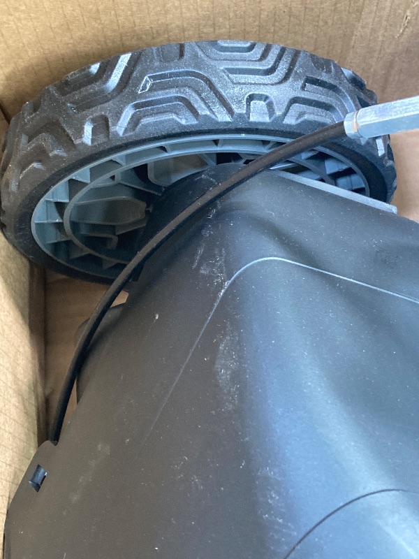 Photo 1 of ***(PARTS ONLY -SELLING AS PARTS ONLY***HANDLE MISSING, SOME SCUFFS/SCRATCHES)***SENIX Self-Propelled Gas Lawn Mower, 22in Cutting Blade / 23in Cutting Deck, 163 cc 4-Cycle Made in USA Briggs & Stratton Engine , 3-In-1, 6-Position Adjustment, 11in Rear Wh