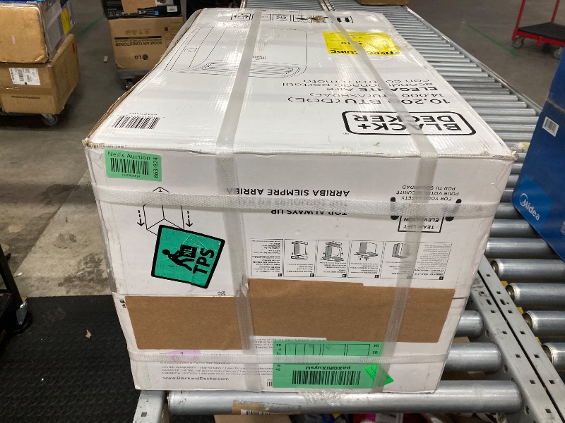 Photo 1 of ***SELLING AS PARTS ONLY***

BLACK+DECKER Smart Portable Air Conditioner, 14,000 BTU for Rooms up to 700 Sq. Ft., Smart Portable AC with Follow Me Remote and Window Kit, BPACT14WT, White