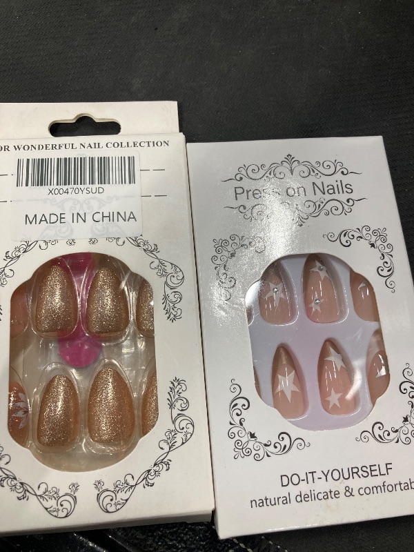 Photo 1 of 24pcs White Flower Press-on Nails with Sparkly Design, Shine Manicure Art Acrylic Short Almond Full Cover Fake Nails, Glossy Gold Glitter False Nails, Gel Glue on Nails for Women Girls