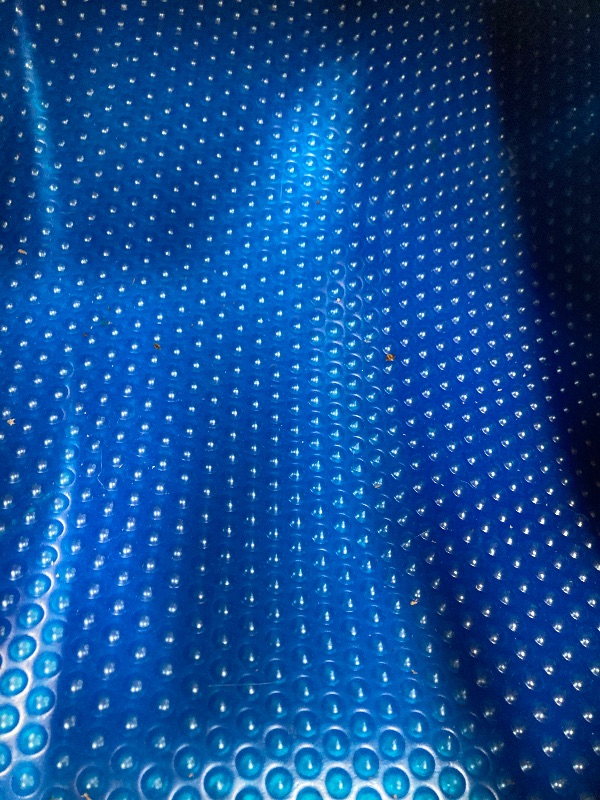 Photo 1 of VEVOR Solar Pool Cover, 40 x 20 ft Rectangle Solar Cover 16 mil for Pools, Inground Above Ground Swimming Pool Solar Blanket with Bubble, Heat Retaining Solar Covers Blue