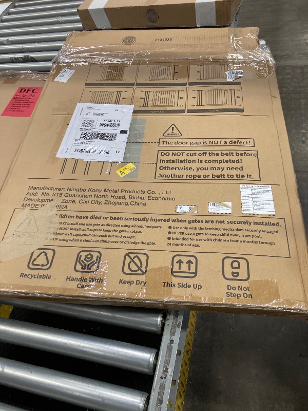 Photo 1 of **PARTS ONLY**
Cumbor 29.7-46" Baby Gate for Stairs, Toddler Safety Essentials for The House, Auto Close Dog Gate for Doorways, Mom's Choice Awards Winner-Easy Install Pressure Mounted Pet Gates for Dogs, White