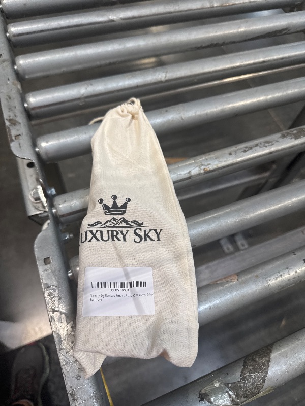 Photo 1 of "Luxury Sky BAMBOO HAIR BRUSH - Anti-Frizz, Soft and Natural Bristles, Eco-Friendly and Detangling, Massages the Scalp, Ideal for All Hair Types, Reduces Frizz and Improves Shine.