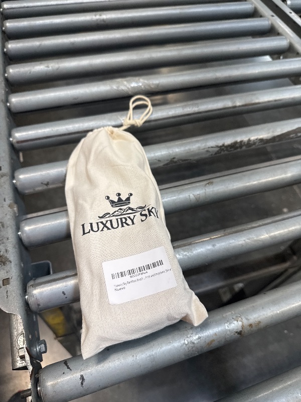 Photo 1 of "Luxury Sky BAMBOO HAIR BRUSH - Anti-Frizz, Soft and Natural Bristles, Eco-Friendly and Detangling, Massages the Scalp, Ideal for All Hair Types, Reduces Frizz and Improves Shine.