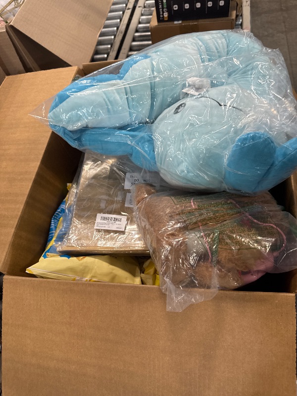 Photo 1 of ***BUNDLED BAG OF  ***
***AS IS / NO RETURNS -  FINAL SALE***

