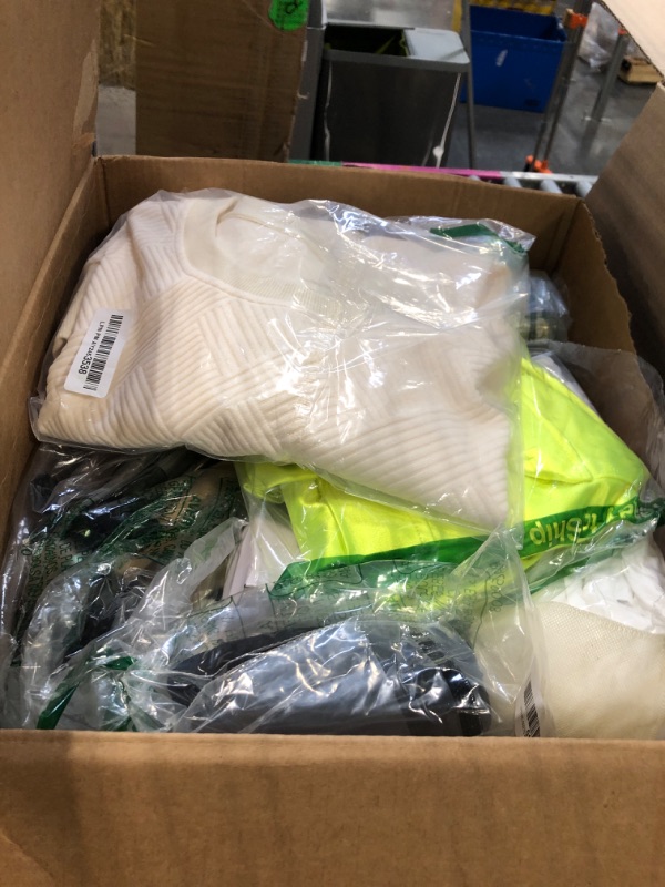 Photo 1 of ***** BUNDLE BOX OF ITEMS - FINAL SALE - NO RETURNS *******

