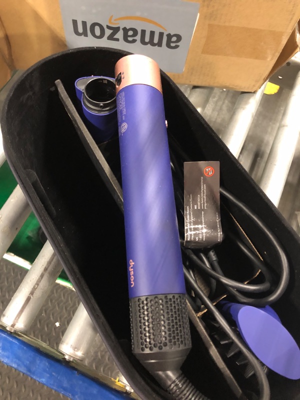 Photo 1 of *dirty*
Dyson Airwrap i.d.™ multi-styler and dryer Straight+Wavy (Vinca Blue/Topaz) $599.99
