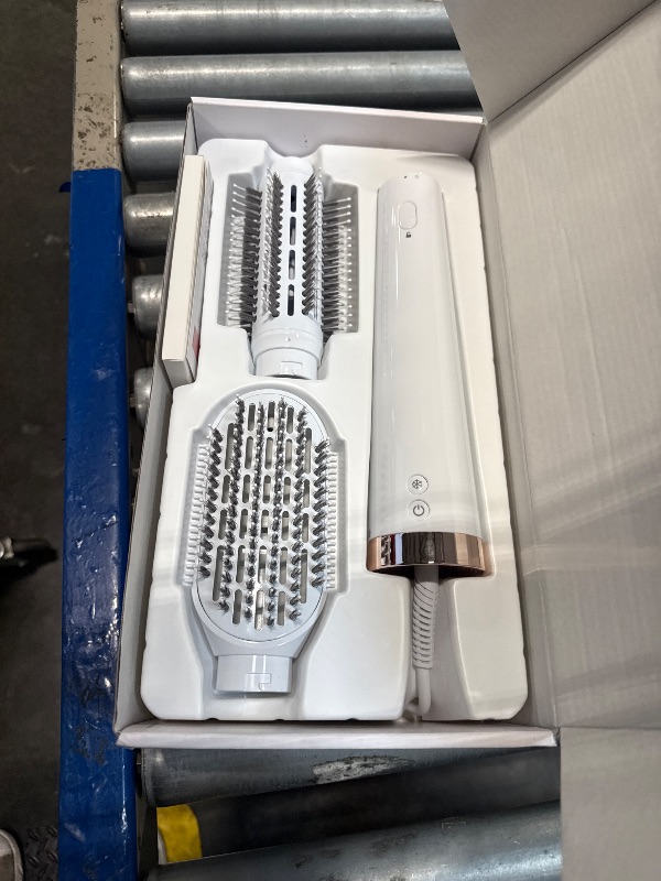 Photo 1 of "T3 AireBrush Duo Interchangeable Hot Air Blow Dry Brush with Two Attachments ? Includes 15 Heat and Speed Combinations, T3 IonFlow Technology, Volume Booster Switch, Lock-in Cool Shot"