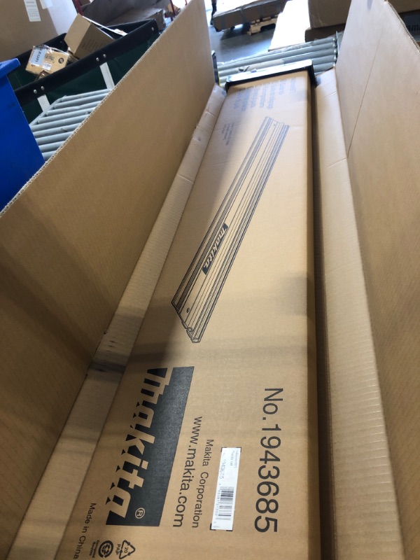 Photo 1 of Makita SP6000J1 6-1/2" Plunge Circular Saw Kit, with Stackable Tool case and 55" Guide Rail, Blue [just the rail]