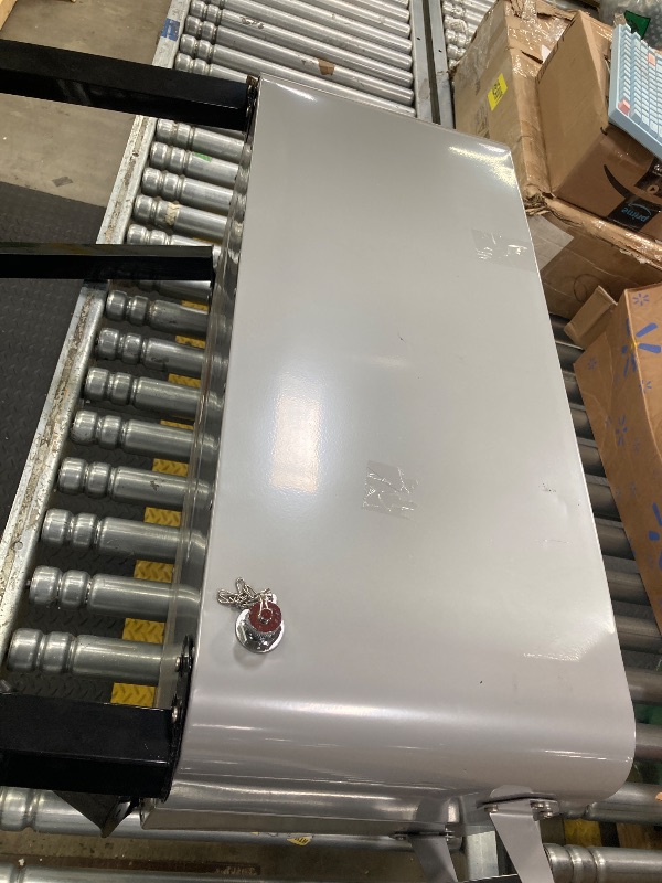 Photo 1 of **This item has some missing hardware for the legs to stand properly up; the legs are bent inwards but can be restored with a little maintenance. Also this item currently does not have wheels attached. Please see pictures below**

Ktaxon 80 Qt Rolling Ice