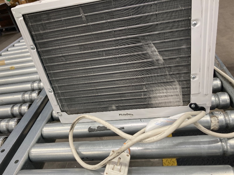 Photo 1 of **Parts Only**
PhiloDeco 6000 BTU Window Air Conditioner Cool to 250 sq ft Intelligent, LED,Remote Control, Easy to Clean Filter Screen, Can Be Used as a Dehumidifier/Fan, Operates Quietly, and is Energy-Saving