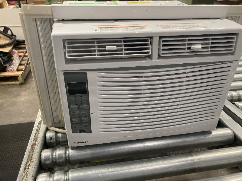 Photo 1 of **Parts Only**
PhiloDeco 6000 BTU Window Air Conditioner Cool to 250 sq ft Intelligent, LED,Remote Control, Easy to Clean Filter Screen, Can Be Used as a Dehumidifier/Fan, Operates Quietly, and is Energy-Saving