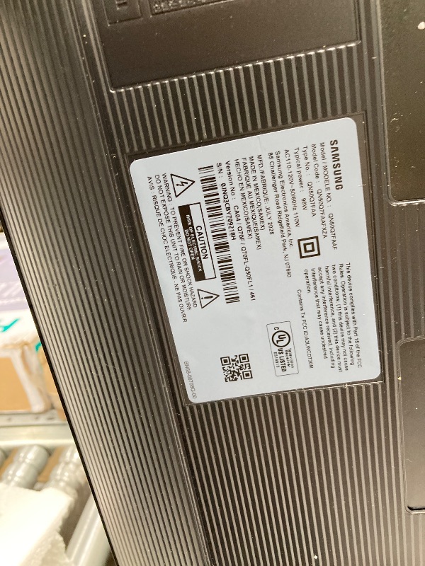 Photo 1 of ****broken **only parts   Samsung 50-Inch Class QLED Q7F Series Samsung Vision AI Smart TV (2025 Model, 50Q7F) Quantum HDR, Object Tracking Sound Lite, Q4 AI Gen1 Processor, 4K upscaling, Gaming Hub, Alexa Built-in