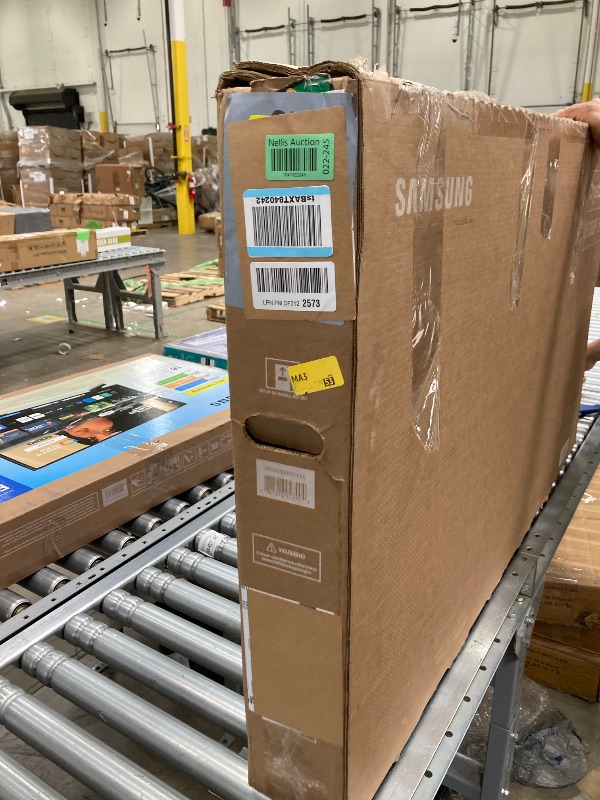 Photo 1 of ****broken screen **only  parts Samsung 50-Inch Class Crystal UHD U8000F 4K Smart TV (2025 Model) Endless Free Content, Crystal Processor 4K, MetalStream Design, Knox Security, Alexa Built-in
