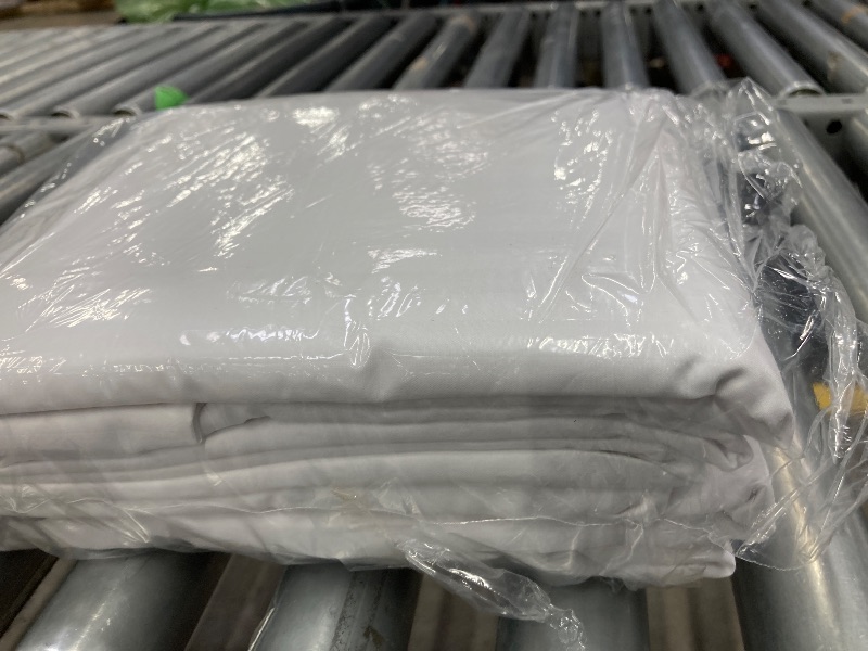 Photo 1 of 100 Pack 31" x 71" Disposable Non-Woven Massage Table Bed Covers - 2-Ply Waterproof Spa Sheets for Facial, Tattoo & Waxing.