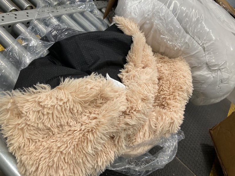 Photo 1 of ***Item COLOR looks like ACTUAL PIC NOT LIKE STOCK PHOTO***Amazon Basics Donut Pet Bolster Faux Fur Bed for Dog, Beige, 45" x 45"