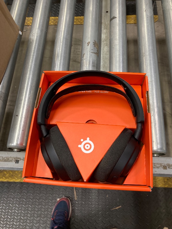 Photo 1 of ***they don't turn on**SteelSeries Arctis Nova 1 Multi-System Gaming Headset — Hi-Fi Drivers — 360° Spatial Audio — Comfort Design — Durable — Ultra Lightweight — Noise-Cancelling Mic — PC, PS5/PS4, Switch, Xbox - Black