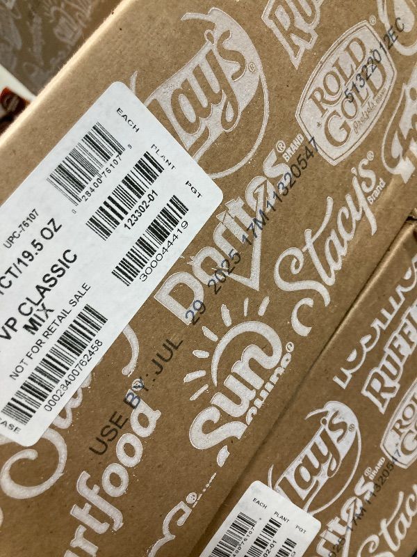 Photo 1 of 2 BOXES GOOD FOR 90DAYS !!!!!!!!!!!!!!!!!!!!!
Frito-Lay Classic Mix Variety Pack, Single Serve Snack Bags (Pack of 21)