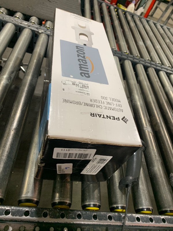 Photo 1 of Pentair R171016 Rainbow 300 Automatic Chlorine/Bromine Off-Line Pool and Spa Feeder