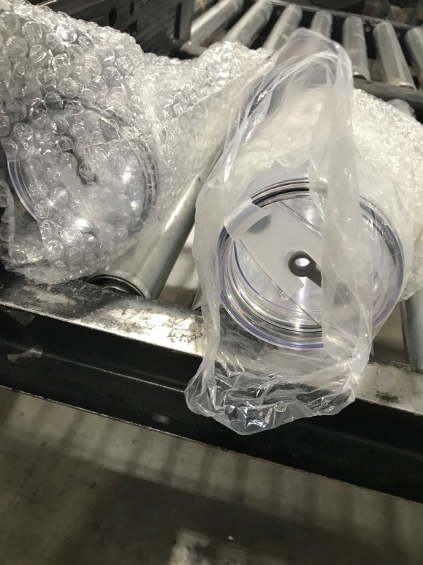 Photo 1 of 2 PLASTIC CLEAR CUPS WITH LID 