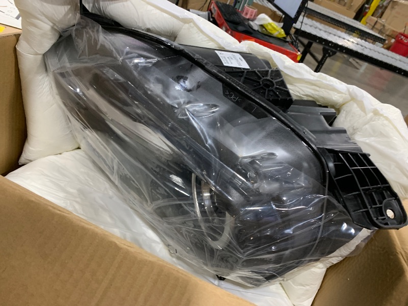 Photo 1 of SINGLE CAR HEADLIGHT TO UNKOWN VEHICLE 