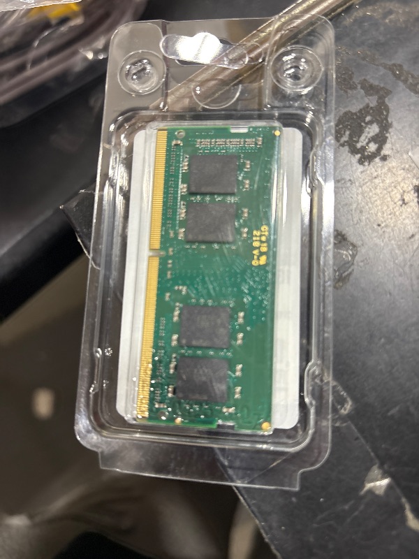 Photo 1 of Crucial 16GB DDR4 2666 MT/s (PC4-21300) SODIMM 260-Pin Memory - CT16G4SFRA266