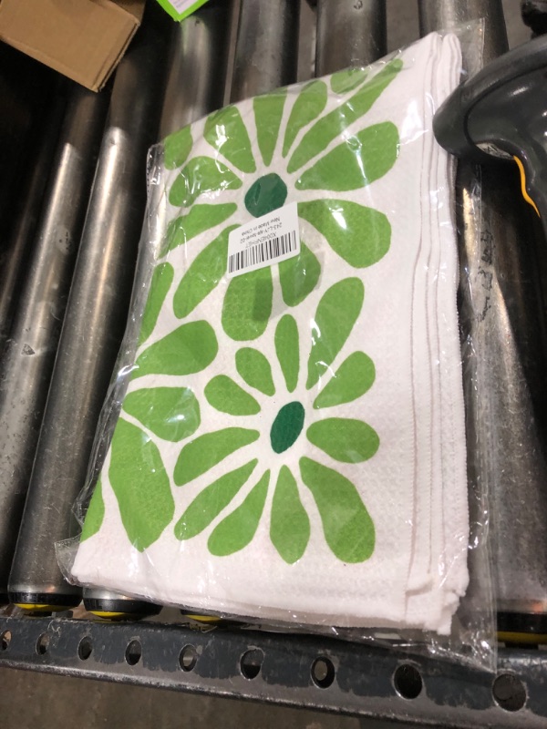 Photo 1 of Qpenm Boho Floral Hand Towels,Pink and Green Chamomile Flowers Waffle Weave Tea Towels for Kitchen Bathroom Home,Groovy Flowers Dish Towel,Daisy Bathroom Decor,Daisy Lovers Gifts(16×24 Set of 2)
