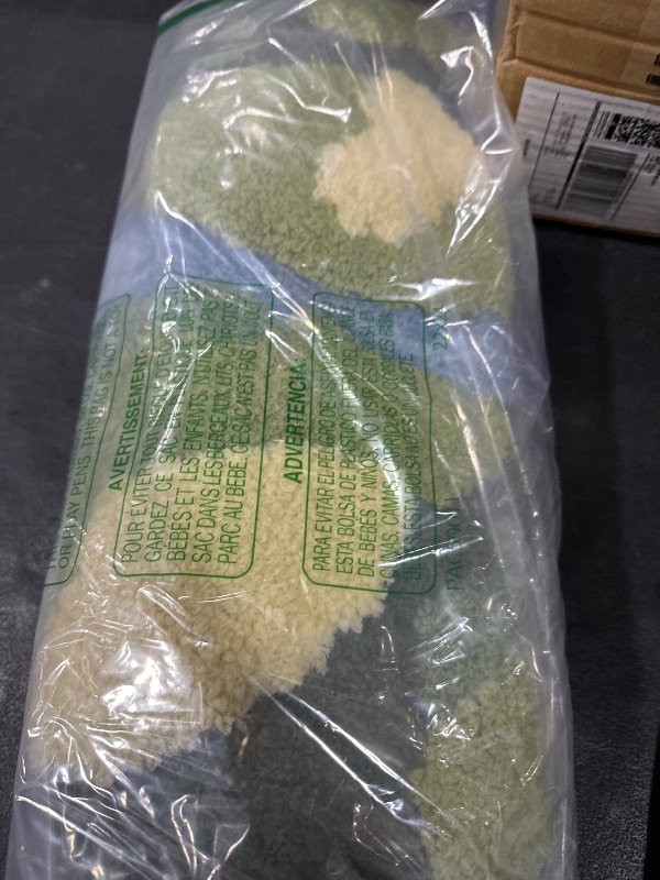 Photo 1 of DEXI Moss Bath Mat, Ultra Thick Soft Green Bathroom Rug, Non Slip Washable Bathmat, Water Absorbent Microfiber Carpet Rugs for Shower Floor, Sink, Bedroom, 20x32, Moss Green