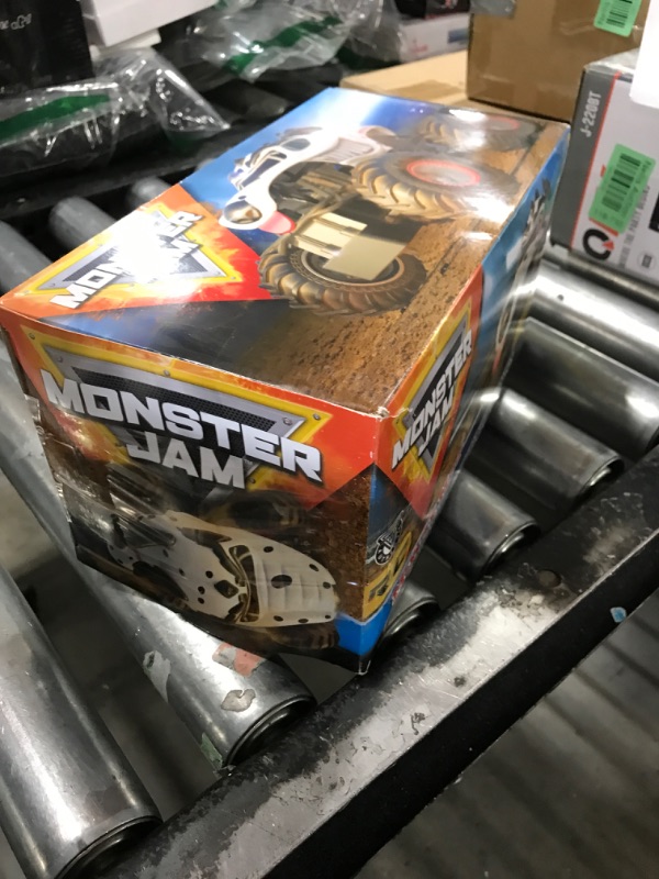 Photo 1 of Monster Jam, Official Monster Mutt Dalmatian Remote Control Monster Truck for Boys and Girls, 1:24 Scale, 2.4 GHz, Kids Toys for Ages 4-6+
