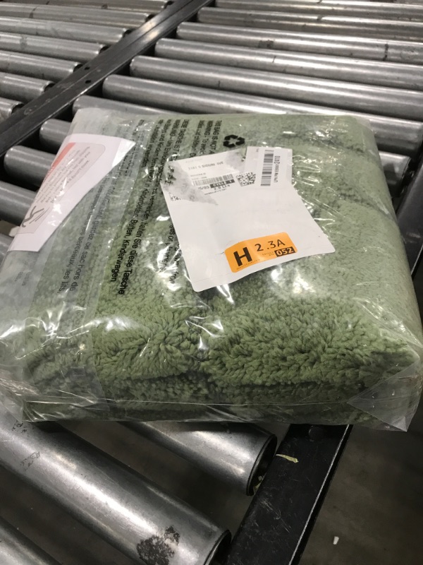 Photo 1 of BEQHAUSE Bath Rugs Non-Slip Bath Mats for Bathroom, Soft and Absorbent Polyester Bath Mat Machine Washable Quick Dry Shaggy Shower Mat for Bathtub and Sink, 16" x 24", Green