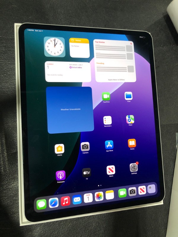 Photo 1 of Apple iPad Pro 13-Inch (M4): Built for Apple Intelligence, Ultra Retina XDR Display, 256GB, 12MP Front/Back Camera, LiDAR Scanner, Wi-Fi 6E, Face ID, All-Day Battery Life — Silver