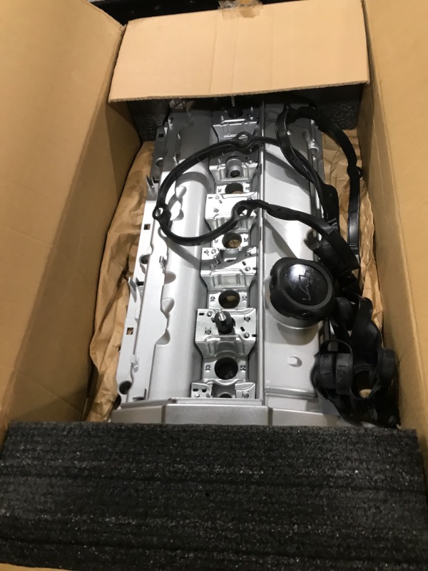 Photo 1 of Upgrade Aluminum Engine Valve Cover Kit 11121432928 Compatible with BMW 323i 325i 325xi 328i 330i 330xi 528i 525i 530i X5 Z3 M52/M54 E46 E39 2.5L 2.8L 3.0L 1998-08/2002 W/Gasket & Bolts