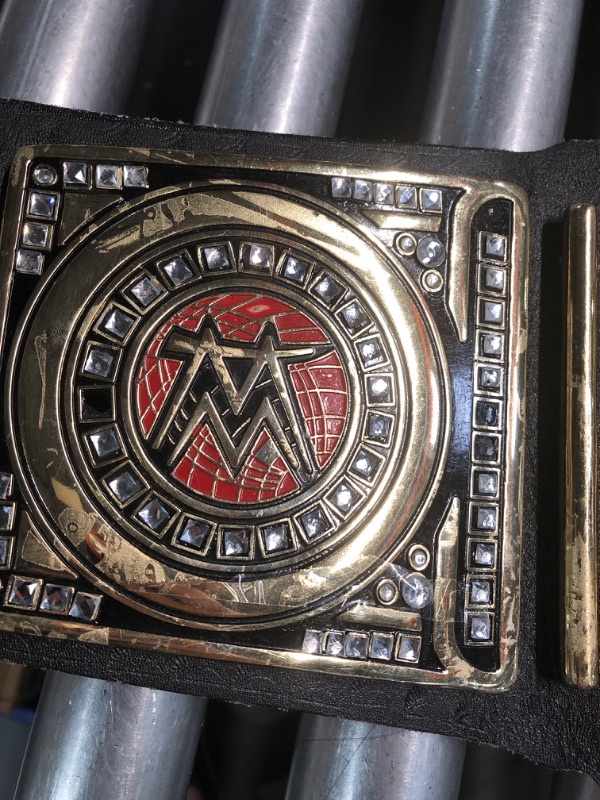 Photo 1 of ***(MINOR DAMAGE/ SEE NOTES)***
WELL PERFORM Undisputed Championship Title Belt Replica, World Heavyweight Wrestling Championship Title Belt - Adult Size - 5mm - 4.5lbs - 52 Inches Length