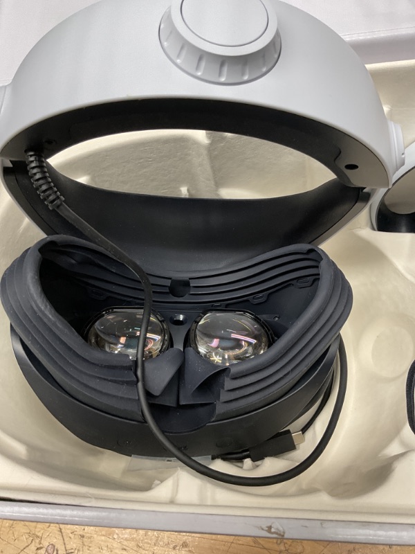 Photo 1 of ***(SEE NOTES BEFORE BIDDING)***
PlayStation VR2 Horizon Call of The Mountain™ Bundle (PSVR2)