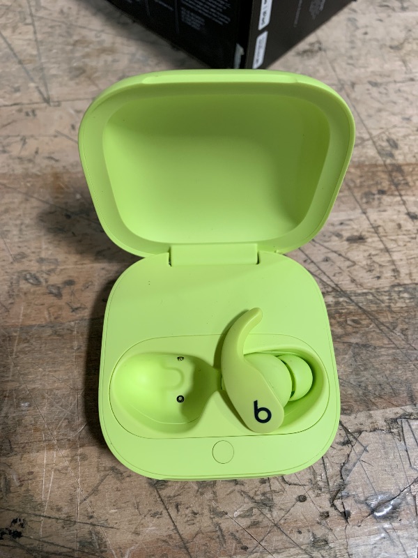 Photo 1 of ***(NO RETURNS OR REFUNDS/ FOR PARTS ONLY/ MISSING ONE EAR BUD)***
Beats Fit Pro - True Wireless Noise Cancelling Earbuds - Apple H1 Headphone Chip, Compatible with Apple & Android, Class 1 Bluetooth, Built-in Microphone, 6 Hours of Listening Time - Volt 