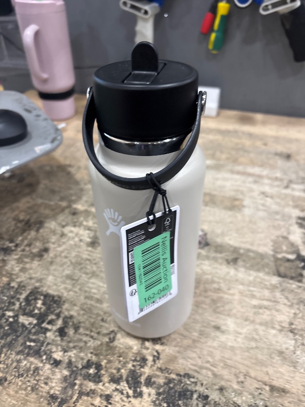 Photo 1 of Hydro Flask Wide Flex Straw Cap Oat 32 Oz